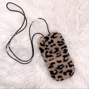 NWT Aerie Sherpa Leopard Tan Phone Purse